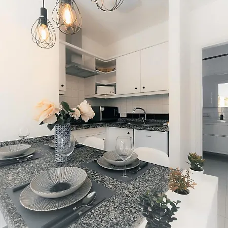 Sarah's - Playa Fanabe Apartman *