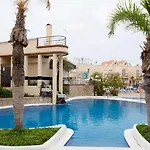Sarah's - Playa Fanabe *